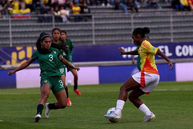 Linda Caicedo of Colombia fights for the ball with Aide Mendiola of Bolivia during the Group B match of Copa America Feminina between Colombia and Bolivia at Estadio Gonzalo Pozo Ripalda on July 22, 2025 in Quito, Ecuador (Photo by Camilla Stolen Imago) Buenos Aires Ecuador Copyright: xCamillaxStolenx L1044561
