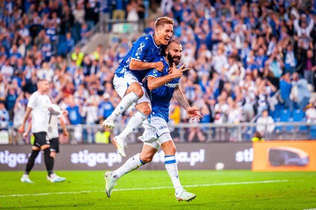 2025.07.22 Poznan pilka nozna - runda kwalifikacjyjna Liga Mistrzow N z Mikael Ishak Joel Pereira cieszynka Foto Gleb Soboliev PressFocus 2025.07.22 Poznan football - qualification round UEFA Champions League Lech Poznan - Breidablik Kopavogur Mikael Ishak Joel Pereira celebratiom Credit: Gleb Soboliev PressFocus NEWSPIX.PL --- newspix.pl 