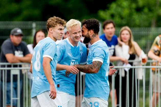 250722 Hugo Bolin, Otto Rosengren and Sead Haksabanovic of Malmö FF celebrates during the UEFA Champions League qualifier football match between FK RFS and Malmö FF on July 22, 2025 in Riga Photo Christian Örnberg BILDBYRAN COP 166 CO0590 fotboll football soccer fotball uefa champions league qualifiers champions league fk rfs malmö ff bbeng jubel  Copyright: CHRISTIANxÖRNBERG BB250722CO121
