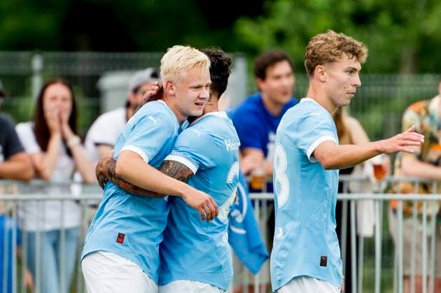 250722 Hugo Bolin, Otto Rosengren and Sead Haksabanovic of Malmö FF celebrates during the UEFA Champions League qualifier football match between FK RFS and Malmö FF on July 22, 2025 in Riga Photo Christian Örnberg BILDBYRAN COP 166 CO0590 fotboll football soccer fotball uefa champions league qualifiers champions league fk rfs malmö ff bbeng jubel  Copyright: CHRISTIANxÖRNBERG BB250722CO122