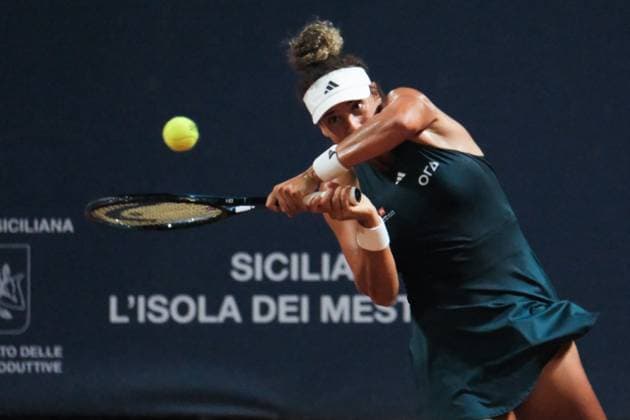 TENNIS - Internazionali di Tennis - 36° Palermo Ladies Open Mayer Sherif in action against Angela Fita Boluda during the 36th Palermo Ladies Open at Country Time Club during 36Â° Palermo Ladies Open, International Tennis match in Palermo, Italy, July 22 2025 Palermo Italy  Copyright: xIPAxSport ABACAx