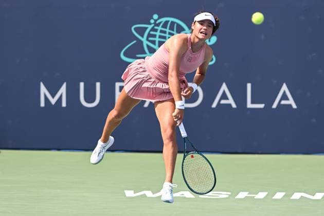 July 22, 2025, Washington, D.C, U.S: EMMA RADUCANU hits a serve during her match against Marta Kostyuk at the Rock Creek Tennis Center. Washington U.S - ZUMAg196 20250722_zap_g196_027 Copyright: xKylexGustafsonx