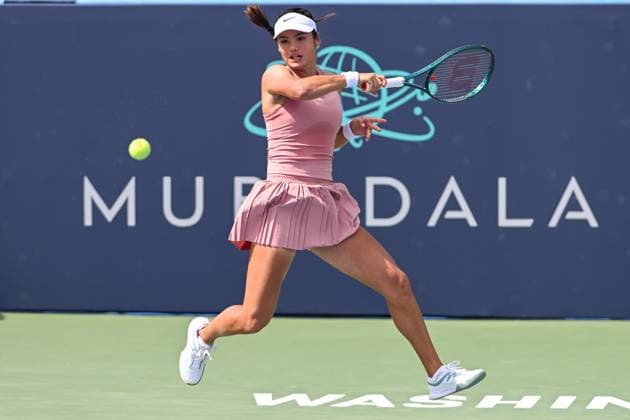 July 22, 2025, Washington, District of Columbia, USA: EMMA RADUCANU hits a forehand during her match against Marta Kostyuk at the Rock Creek Tennis Center. Washington USA - ZUMAg196 20250722_zap_g196_034 Copyright: xKylexGustafsonx