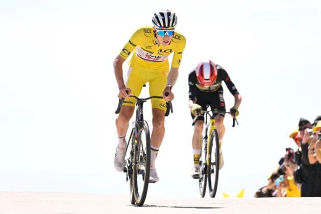 Tour de France 2025 Stage 16 MONT-VENTOUX, FRANCE - JULY 22 : Pogacar Tadej (SLO) of UAE Team Emirates - XRG and Vingegaard Jonas (DEN) of Team Visma - Lease a Bikeduring stage 16 of the 112th edition of Tour de France an UCI World Tour 2.UWT cycling road race stage for Men Elite of 172 km with start in Montpellier and finish in Mont-Ventoux on July 22, 2025 in Mont-Ventoux, France, 22 07 2025 ( Motordriver Kenny Verfaillie - Mont-Ventoux France  Copyright: xJanxDexMeuleneirx