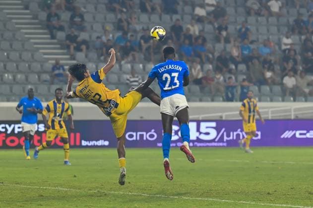 Champions League Leg 1: Pafos FC v MACCABI TEL AVIV Dor Peretz 42 of Maccabi Tel Aviv attemps a bicycle kick as Derick Luckassen 23 of Pafos FC goes for the ball during the Uefa Champions League Leg 1 game Pafos FC v Maccabi Tel Aviv at Alphamega Stadium on 22 of July 2025 Limassol Limassol CYPRUS Copyright: xXENOPHONxKARAKALOSx