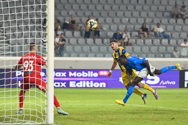 Champions League Leg 1: Pafos FC v MACCABI TEL AVIV Elad Madmon 19 of Maccabi Tel Aviv heads the ball towards the goal during the Uefa Champions League Leg 1 game Pafos FC v Maccabi Tel Aviv at Alphamega Stadium on 22 of July 2025 Limassol Limassol CYPRUS Copyright: xXENOPHONxKARAKALOSx