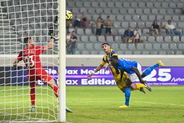 Champions League Leg 1: Pafos FC v MACCABI TEL AVIV Elad Madmon 19 of Maccabi Tel Aviv heads the ball towards the goal during the Uefa Champions League Leg 1 game Pafos FC v Maccabi Tel Aviv at Alphamega Stadium on 22 of July 2025 Limassol Limassol CYPRUS Copyright: xXENOPHONxKARAKALOSx
