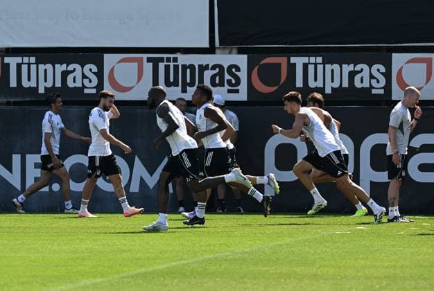 Besiktas players continue preparations against Shakhtar Donetsk match in Istanbul ISTANBUL, TURKIYE - JULY 23: Besiktas players continue preparations for their UEFA Europa League second qualifying round first leg match against Ukrainian side Shakhtar Donetsk with a final training session held at the BJK Nevzat Demir Facilities under the supervision of head coach Ole Gunnar Solskjaer, on July 23, in Istanbul, Turkiye. Hakan Nural Anadolu Istanbul Turkey. Editorial use only. Please get in touch for any other usage.  Copyright: x2025xAnadoluxHakanxNuralx
