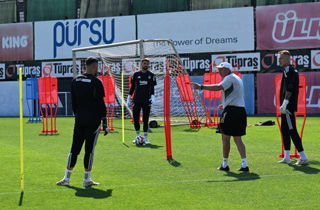 Besiktas players continue preparations against Shakhtar Donetsk match in Istanbul ISTANBUL, TURKIYE - JULY 23: Besiktas players continue preparations for their UEFA Europa League second qualifying round first leg match against Ukrainian side Shakhtar Donetsk with a final training session held at the BJK Nevzat Demir Facilities under the supervision of head coach Ole Gunnar Solskjaer, on July 23, in Istanbul, Turkiye. Hakan Nural Anadolu Istanbul Turkey. Editorial use only. Please get in touch for any other usage.  Copyright: x2025xAnadoluxHakanxNuralx