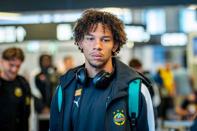 SOCCER - UEFA ECL, Decic vs Rapid SCHWECHAT,AUSTRIA,23.JUL.25 - SOCCER - UEFA Europa Conference League, qualification, FK Decic Tuzi vs SK Rapid Wien, preview, departure Rapid. Image shows Janis Antiste (Rapid).  GEPAxpictures xKevinxHackner