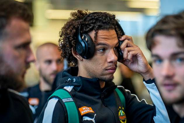 SOCCER - UEFA ECL, Decic vs Rapid SCHWECHAT,AUSTRIA,23.JUL.25 - SOCCER - UEFA Europa Conference League, qualification, FK Decic Tuzi vs SK Rapid Wien, preview, departure Rapid. Image shows Janis Antiste (Rapid).  GEPAxpictures xKevinxHackner