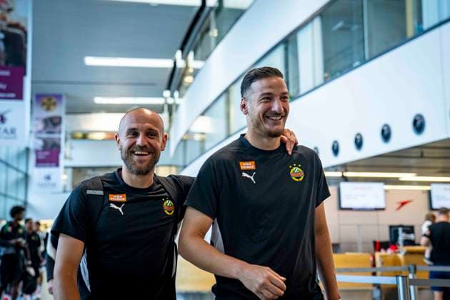 SOCCER - UEFA ECL, Decic vs Rapid SCHWECHAT,AUSTRIA,23.JUL.25 - SOCCER - UEFA Europa Conference League, qualification, FK Decic Tuzi vs SK Rapid Wien, preview, departure Rapid. Image shows Lukas Grgic and Ercan Kara (Rapid).  GEPAxpictures xKevinxHackner
