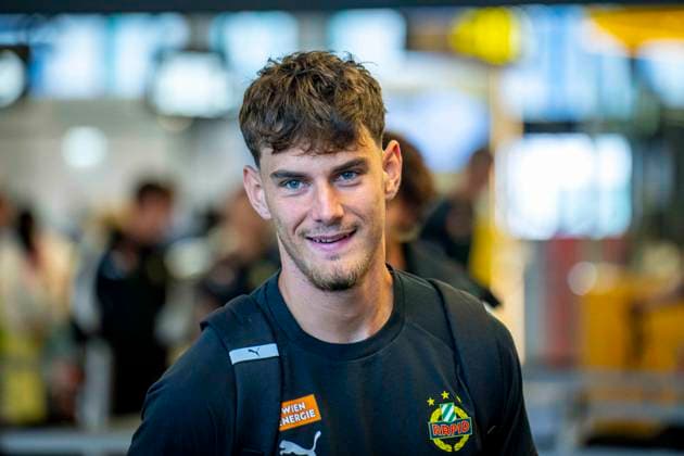 SOCCER - UEFA ECL, Decic vs Rapid SCHWECHAT,AUSTRIA,23.JUL.25 - SOCCER - UEFA Europa Conference League, qualification, FK Decic Tuzi vs SK Rapid Wien, preview, departure Rapid. Image shows Moritz Oswald (Rapid).  GEPAxpictures xKevinxHackner