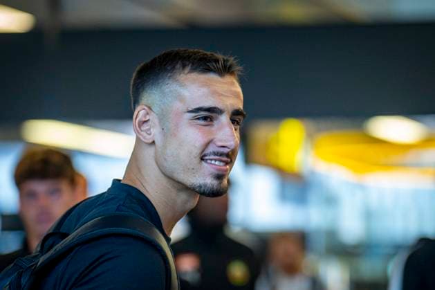 SOCCER - UEFA ECL, Decic vs Rapid SCHWECHAT,AUSTRIA,23.JUL.25 - SOCCER - UEFA Europa Conference League, qualification, FK Decic Tuzi vs SK Rapid Wien, preview, departure Rapid. Image shows Andrija Radulovic (Rapid).  GEPAxpictures xKevinxHackner