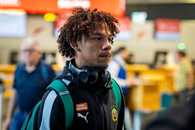 SOCCER - UEFA ECL, Decic vs Rapid SCHWECHAT,AUSTRIA,23.JUL.25 - SOCCER - UEFA Europa Conference League, qualification, FK Decic Tuzi vs SK Rapid Wien, preview, departure Rapid. Image shows Janis Antiste (Rapid).  GEPAxpictures xKevinxHackner