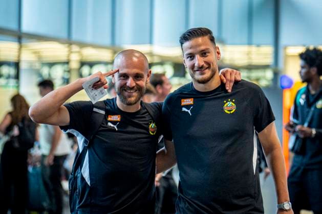 SOCCER - UEFA ECL, Decic vs Rapid SCHWECHAT,AUSTRIA,23.JUL.25 - SOCCER - UEFA Europa Conference League, qualification, FK Decic Tuzi vs SK Rapid Wien, preview, departure Rapid. Image shows Lukas Grgic and Ercan Kara (Rapid).  GEPAxpictures xKevinxHackner