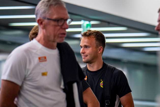 SOCCER - UEFA ECL, Decic vs Rapid SCHWECHAT,AUSTRIA,23.JUL.25 - SOCCER - UEFA Europa Conference League, qualification, FK Decic Tuzi vs SK Rapid Wien, preview, departure Rapid. Image shows Matthias Seidl and head coach Peter Stoeger (Rapid).  GEPAxpictures xKevinxHackner
