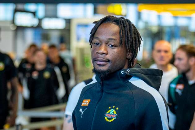SOCCER - UEFA ECL, Decic vs Rapid SCHWECHAT,AUSTRIA,23.JUL.25 - SOCCER - UEFA Europa Conference League, qualification, FK Decic Tuzi vs SK Rapid Wien, preview, departure Rapid. Image shows Claudy Mbuyi (Rapid).  GEPAxpictures xKevinxHackner