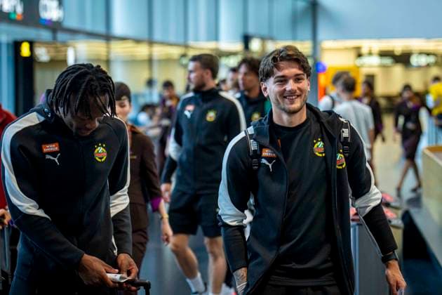 SOCCER - UEFA ECL, Decic vs Rapid SCHWECHAT,AUSTRIA,23.JUL.25 - SOCCER - UEFA Europa Conference League, qualification, FK Decic Tuzi vs SK Rapid Wien, preview, departure Rapid. Image shows Claudy Mbuyi and Dominik Weixelbraun (Rapid).  GEPAxpictures xKevinxHackner