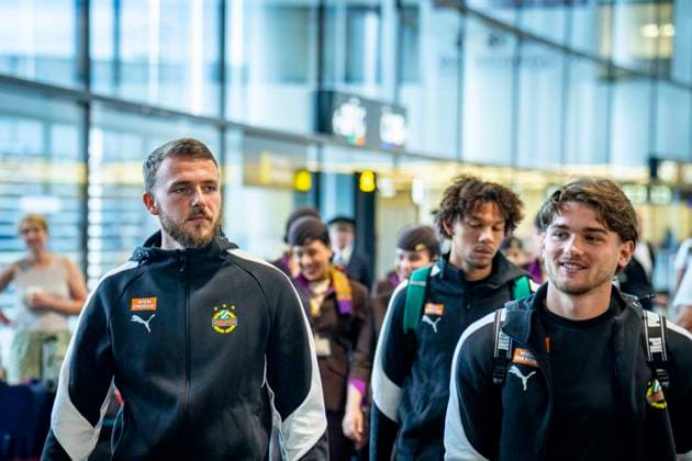 SOCCER - UEFA ECL, Decic vs Rapid SCHWECHAT,AUSTRIA,23.JUL.25 - SOCCER - UEFA Europa Conference League, qualification, FK Decic Tuzi vs SK Rapid Wien, preview, departure Rapid. Image shows Jannes Horn and Dominik Weixelbraun (Rapid).  GEPAxpictures xKevinxHackner