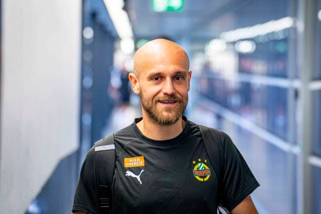 SOCCER - UEFA ECL, Decic vs Rapid SCHWECHAT,AUSTRIA,23.JUL.25 - SOCCER - UEFA Europa Conference League, qualification, FK Decic Tuzi vs SK Rapid Wien, preview, departure Rapid. Image shows Lukas Grgic (Rapid).  GEPAxpictures xKevinxHackner