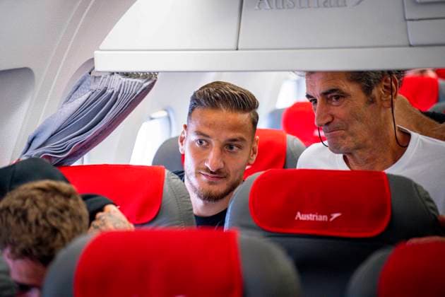 SOCCER - UEFA ECL, Decic vs Rapid SCHWECHAT,AUSTRIA,23.JUL.25 - SOCCER - UEFA Europa Conference League, qualification, FK Decic Tuzi vs SK Rapid Wien, preview, departure Rapid. Image shows Ercan Kara (Rapid).  GEPAxpictures xKevinxHackner