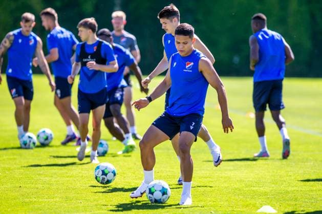 Ewerton (middle) attends a training session of Banik Ostrava players prior to the UEFA Europa League match: FC Banik Ostrava vs Legia Warszawa, in Ostrava, Czech Republic, July 23, 2025. (CTKxPhoto VladimirxPrycek) CTKPhotoP2025072303188  CTKPhotoP2025072303188