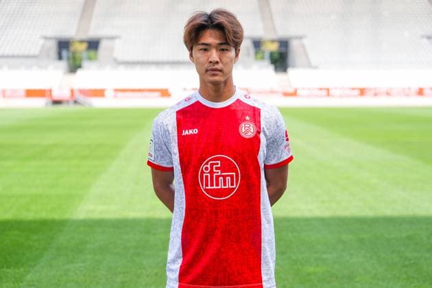 Kaito Mizuta Rot Weiss Essen 3 Liga, Porträttermin 2025 2026, 22 07 2025 Nordrhein Westfahlen Germany