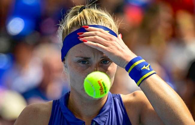 Rebecca Sramkova of Slovakia playes against Czech tennis player Tereza Valentova at the WTA, Tennis Damen Livesport Prague Open 2025 on the courts of TK Sparta Prague, in Prague, Czech Republic, on July 23, 2025. (CTKxPhoto RomanxVondrous) CTKPhotoP2025072303774  CTKPhotoP2025072303774