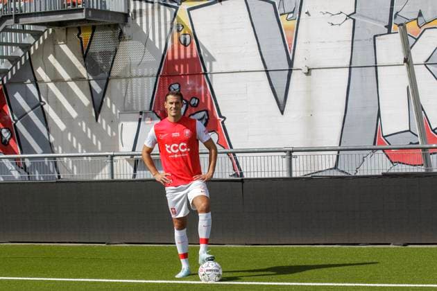 2025-07-23 MVV Maastricht - Photocall MAASTRICHT, NETHERLANDS - JULY 23: Sven Braken of MVV Maastricht during a Photocall of MVV Maastricht at Stadion De Geusselt on July 23, 2025 in Maastricht, Netherlands. Maastricht Stadion De Geusselt Netherlands Content not available for redistribution in The Netherlands directly or indirectly through any third parties. Copyright: xFrankxKerbuschx