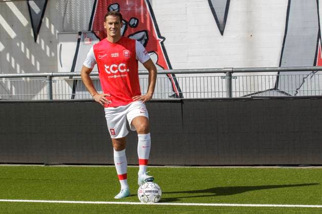 2025-07-23 MVV Maastricht - Photocall MAASTRICHT, NETHERLANDS - JULY 23: Sven Braken of MVV Maastricht during a Photocall of MVV Maastricht at Stadion De Geusselt on July 23, 2025 in Maastricht, Netherlands. Maastricht Stadion De Geusselt Netherlands Content not available for redistribution in The Netherlands directly or indirectly through any third parties. Copyright: xFrankxKerbuschx