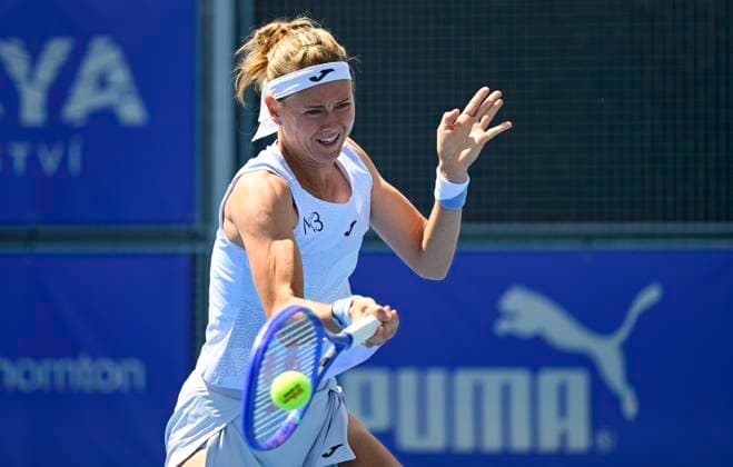 Czech tennis player Marie Bouzkova playes against Lucrezia Stefanini of Italy at the WTA, Tennis Damen Livesport Prague Open 2025 on the courts of TK Sparta Prague, in Prague, Czech Republic, on July 23, 2025. (CTKxPhoto RomanxVondrous) CTKPhotoP2025072304653  CTKPhotoP2025072304653