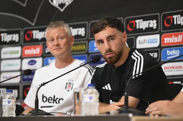 Ahead of Besiktas - Shakhtar Donetsk match in Istanbul ISTANBUL, TURKIYE - JULY 23: Besiktas player Orkun Kokcu and Besiktas head coach Ole Gunnar Solskjaer speak during a press conference, PK, Pressekonferenz ahead of the UEFA Europa League second qualifying round first leg match against Ukrainian team Shakhtar Donetsk on July 23, 2025 in Istanbul, Turkiye. Hakan Nural Anadolu Istanbul Turkey. Editorial use only. Please get in touch for any other usage.  Copyright: x2025xAnadoluxHakanxNuralx