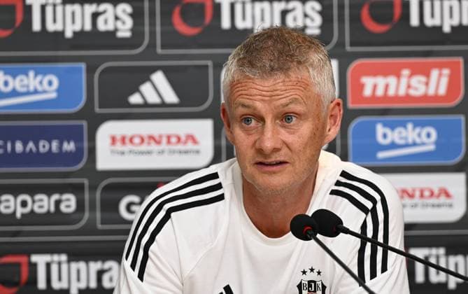 Ahead of Besiktas - Shakhtar Donetsk match in Istanbul ISTANBUL, TURKIYE - JULY 23: Besiktas player Orkun Kokcu (not seen) and Besiktas head coach Ole Gunnar Solskjaer speak during a press conference, PK, Pressekonferenz ahead of the UEFA Europa League second qualifying round first leg match against Ukrainian team Shakhtar Donetsk on July 23, 2025 in Istanbul, Turkiye. Hakan Nural Anadolu Istanbul Turkey. Editorial use only. Please get in touch for any other usage.  Copyright: x2025xAnadoluxHakanxNuralx