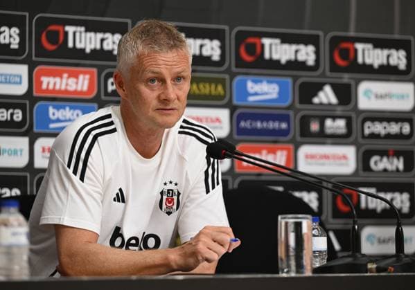 Ahead of Besiktas - Shakhtar Donetsk match in Istanbul ISTANBUL, TURKIYE - JULY 23: Besiktas player Orkun Kokcu (not seen) and Besiktas head coach Ole Gunnar Solskjaer speak during a press conference, PK, Pressekonferenz ahead of the UEFA Europa League second qualifying round first leg match against Ukrainian team Shakhtar Donetsk on July 23, 2025 in Istanbul, Turkiye. Hakan Nural Anadolu Istanbul Turkey. Editorial use only. Please get in touch for any other usage.  Copyright: x2025xAnadoluxHakanxNuralx