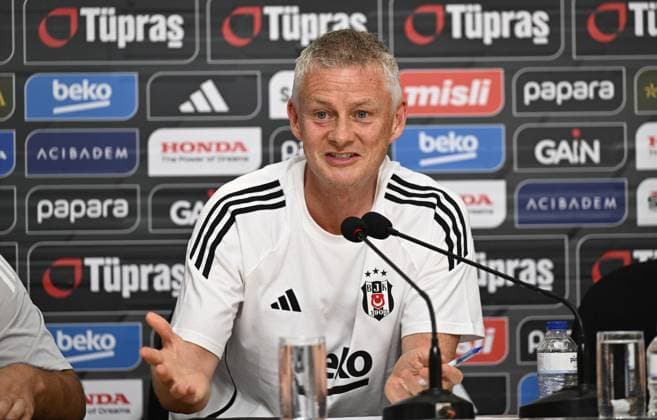 Ahead of Besiktas - Shakhtar Donetsk match in Istanbul ISTANBUL, TURKIYE - JULY 23: Besiktas player Orkun Kokcu (not seen) and Besiktas head coach Ole Gunnar Solskjaer speak during a press conference, PK, Pressekonferenz ahead of the UEFA Europa League second qualifying round first leg match against Ukrainian team Shakhtar Donetsk on July 23, 2025 in Istanbul, Turkiye. Hakan Nural Anadolu Istanbul Turkey. Editorial use only. Please get in touch for any other usage.  Copyright: x2025xAnadoluxHakanxNuralx