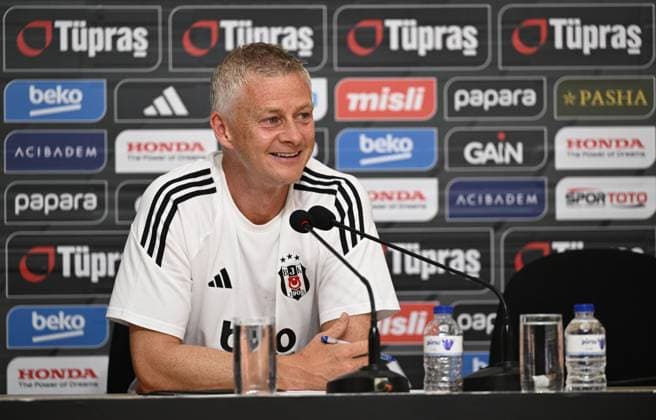 Ahead of Besiktas - Shakhtar Donetsk match in Istanbul ISTANBUL, TURKIYE - JULY 23: Besiktas player Orkun Kokcu (not seen) and Besiktas head coach Ole Gunnar Solskjaer speak during a press conference, PK, Pressekonferenz ahead of the UEFA Europa League second qualifying round first leg match against Ukrainian team Shakhtar Donetsk on July 23, 2025 in Istanbul, Turkiye. Hakan Nural Anadolu Istanbul Turkey. Editorial use only. Please get in touch for any other usage.  Copyright: x2025xAnadoluxHakanxNuralx