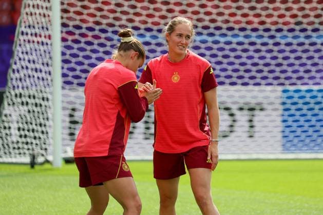 Zurich, Switzerland 22 July 2025 DFB womens national team Euro 2025 final training In the picture from left Carlotta Wamser Germany and Sydney Lohmann Germany at the final training before the semi-final match against Spain in Zurich Letzigrund stadium Copyright: xFotostandx xFantinix