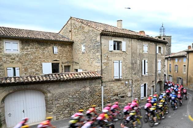 Tour de France 2025 Stage 17 VALENCE, FRANCE - JULY 23 : illustration picture peloton during stage 17 of the 112th edition of Tour de France an UCI World Tour 2.UWT cycling road race stage for Men Elite of 161 km with start in Bollene and finish in Valence on July 23, 2025 in Valence, France, 23 07 2025 ( Motordriver Kenny Verfaillie - Valence France  Copyright: xVincentxKalutx