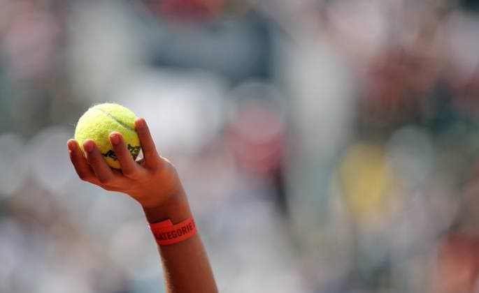 TENNIS - ATP, Tennis Herren Generali Open 2025 KITZBUEHEL,AUSTRIA,23.JUL.25 - TENNIS - ATP World Tour, Generali Open. Image shows a hand and a tennisball.  GEPAxpictures xMatthiasxHauer