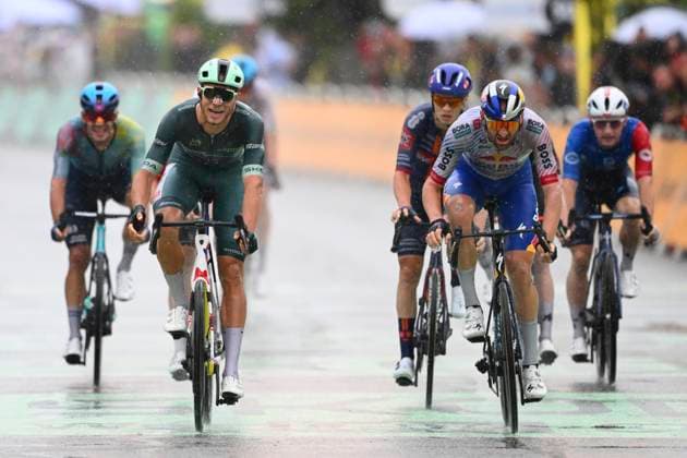 Tour de France 2025 Stage 17 VALENCE, FRANCE - JULY 23 : Milan Jonathan (ITA) of Lidl - Trek wins the sprint, second place for Meeus Jordi (BEL) of Red Bull - BORA - Hansgrohe, third place for Andresen Tobias Lund (DEN) of Team Picnic PostNL during stage 17 of the 112th edition of Tour de France an UCI World Tour 2.UWT cycling road race stage for Men Elite of 161 km with start in Bollene and finish in Valence on July 23, 2025 in Valence, France, 23 07 2025 ( Motordriver Kenny Verfaillie - Valence France  Copyright: xVincentxKalutx
