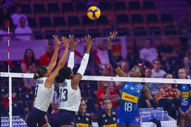 LODZ 23.07.2025 SIATKOWKA KOBIET LIGA NARODOW 2025 - MECZ CWIERCFINALOWY: WLOCHY - USA --- WOMENS VOLLEYBALL NATIONS LEAGUE 2025 FINALS - QUARTERFINAL MATCH IN LODZ: ITALY - USA AVERY SKINNER AMBER IGIEDE PAOLA OGECHI EGONU FOT. ANNA KLEPACZKO FOTOPYK NEWSPIX.PL --- newspix.pl 