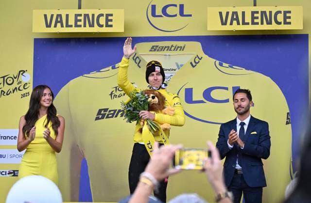 Tour de France 2025 Stage 17 VALENCE, FRANCE - JULY 23 : Pogacar Tadej (SLO) of UAE Team Emirates pictured with the yellow jersey during the podium ceremony of stage 17 of the 112th edition of Tour de France an UCI World Tour 2.UWT cycling road race stage for Men Elite of 161 km with start in Bollene and finish in Valence on July 23, 2025 in Valence, France, 23 07 2025 ( Motordriver Kenny Verfaillie - Valence France  Copyright: xJanxDexMeuleneirx
