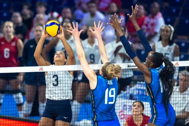 Women s Volleyball Nations League Finals 2025 Avery Skinner during the Woman™s Volleyball Nations League 2025 Quarter-finals match between Italy and USA , at Atlas Arena in Lodz, Poland, on July 23, 2025. Lodz Poland  Copyright: xAndrzejxIwanczukx originalFilename:iwanczuk-womensvo250723_npspQ.jpg