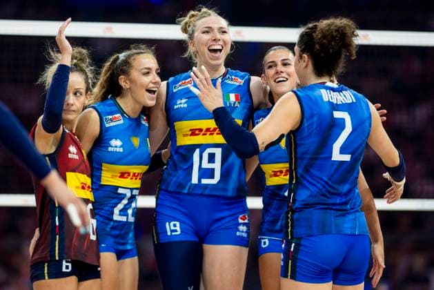 Women s Volleyball Nations League Finals 2025 Monica De Gennaro, Gaia Giovannini, Sarah Luisa Fahr, Alessia Orro during the Woman™s Volleyball Nations League 2025 Quarter-finals match between Italy and USA , at Atlas Arena in Lodz, Poland, on July 23, 2025. Lodz Poland  Copyright: xAndrzejxIwanczukx originalFilename:iwanczuk-womensvo250723_npVoD.jpg