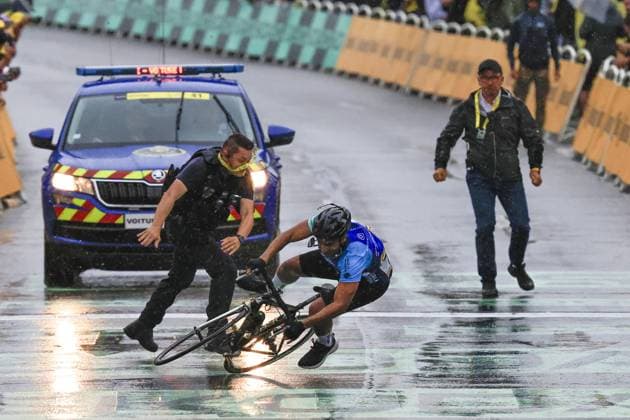 Intruder on race course stopped by French gendarmerie, during the Tour de France 2025, UCI WorldTour cycling event, Stage 17, Bollene - Valence (160,4 Km) on 23 July 2025 in Valence, France during Tour de France 2025 - Stage 17, Tour De France race in France, France, July 23 2025  Copyright: xStefanoxCavasino IPAxSportx xipa-agency.netx xx IPA_60822551 IPA_Agency_IPA60822551