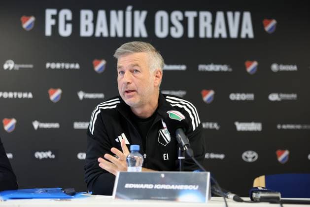 OSTRAWA 23.07.2025 KONFERENCJA PRASOWA LEGII WARSZAWA PRZED MECZEM LIGA EUROPY --- LEGIA WARSAW press conference, PK, Pressekonferenz BEFORE UEFA EUROPA LEAGUE MATCH EDWARD IORDANESCU FOT. PIOTR KUCZA FOTOPYK NEWSPIX.PL --- newspix.pl 