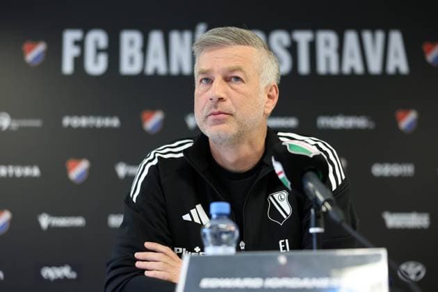 OSTRAWA 23.07.2025 KONFERENCJA PRASOWA LEGII WARSZAWA PRZED MECZEM LIGA EUROPY --- LEGIA WARSAW press conference, PK, Pressekonferenz BEFORE UEFA EUROPA LEAGUE MATCH EDWARD IORDANESCU FOT. PIOTR KUCZA FOTOPYK NEWSPIX.PL --- newspix.pl 