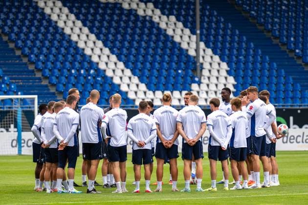 The players of Darmstadt 98 form a circle before the game SV Darmstadt 98, Football, Season opening with public training, 23 07 2025 SV Darmstadt 98, Football, Season opening with public training, 23 07 2025 Darmstadt Copyright: xEibner-Pressefoto FlorianxWiegandx EP_FWD