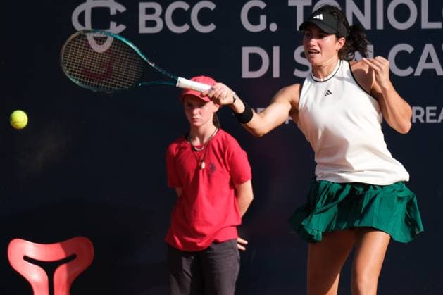 Carlota Martinez Cirez in action against Julia Grabher during the 36th Palermo Ladies Open at Country Time Club during 36Â° Palermo Ladies Open, International Tennis match in Palermo, Italy, July 23 2025  Copyright: xFedericoxSerra IPAxSportx xipa-agency.netx xx IPA_60824589 IPA_Agency_IPA60824589